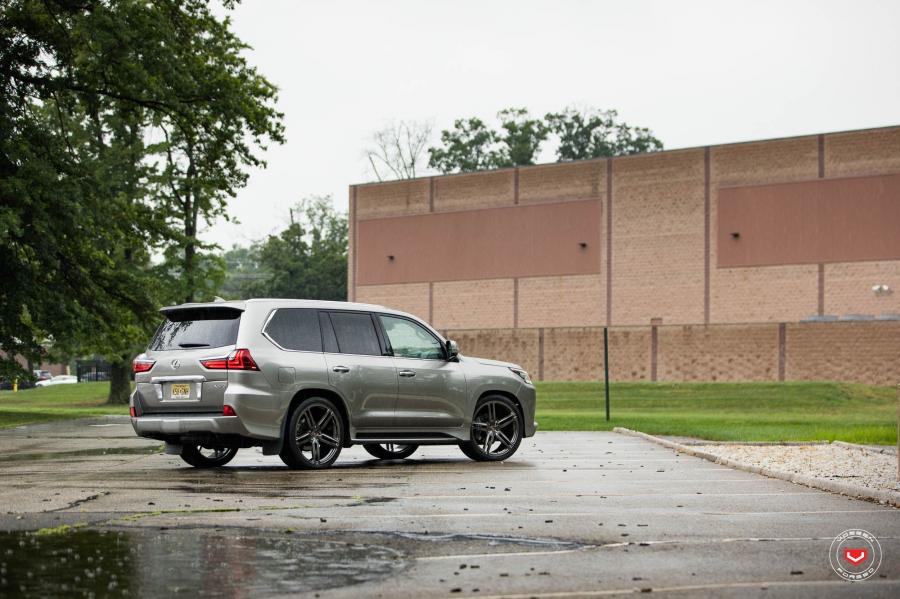  Lexus LX570 on Vossen Wheels (HC-1) 2017 года  (фото 31 из 43)